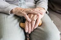 гледане на възрастни хора - 32420 предложения
