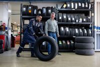 Автомобилни гуми Bridgestone 235 65 17 - 8268 цени